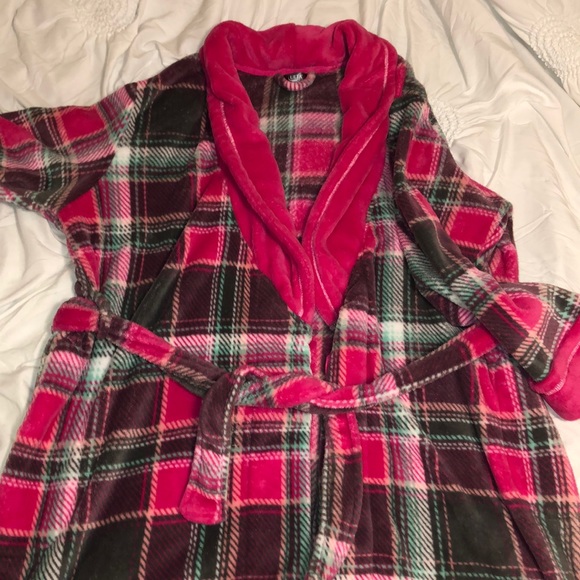 Plush Ulta robe - Picture 1 of 1